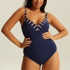 Maillot Une Pièce Sans Armatures Marine Précieux TAVOLARA 5 Maillot Une Pièce Sans Armatures Marine Précieux TAVOLARA -Bestform Soldes Boutique CS71103 A27 WEB 11